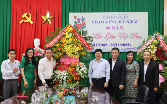 Đắk Lắk: Thường trực Tỉnh ủy thăm, chúc mừng các cơ sở giáo dục nhân Ngày Nhà giáo Việt Nam