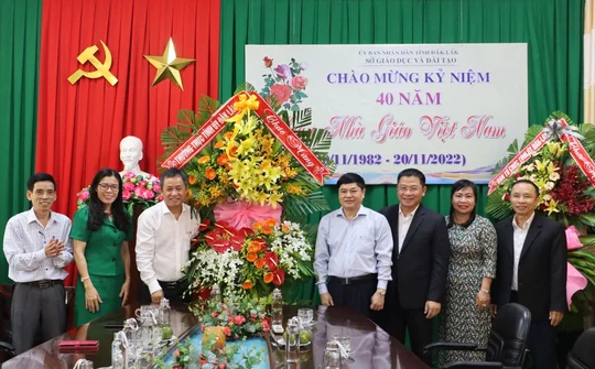 Đắk Lắk: Thường trực Tỉnh ủy thăm, chúc mừng các cơ sở giáo dục nhân Ngày Nhà giáo Việt Nam