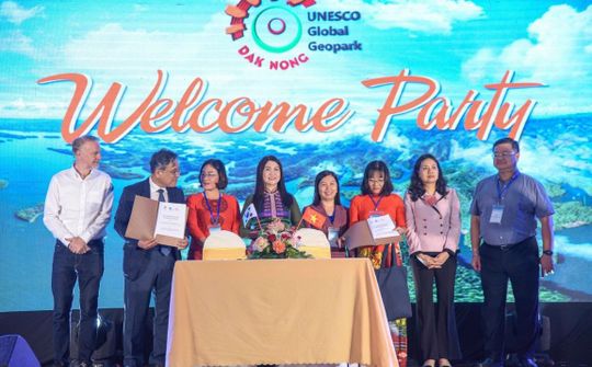 Hội thảo khoa học “15 năm phát triển Công viên địa chất ở Việt Nam”