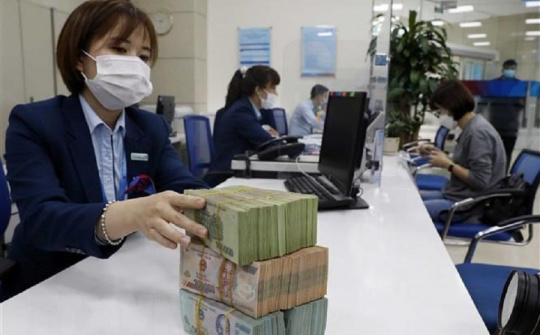 Lãi suất tiết kiệm tiếp tục tăng mạnh lên đến hơn 11%/năm