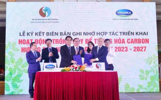 Cùng Chính phủ thực hiện mục tiêu Net Zero 2050, Vinamilk tiếp tục hành trình trồng cây xanh