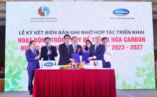Cùng Chính phủ thực hiện mục tiêu Net Zero 2050, Vinamilk tiếp tục hành trình trồng cây xanh