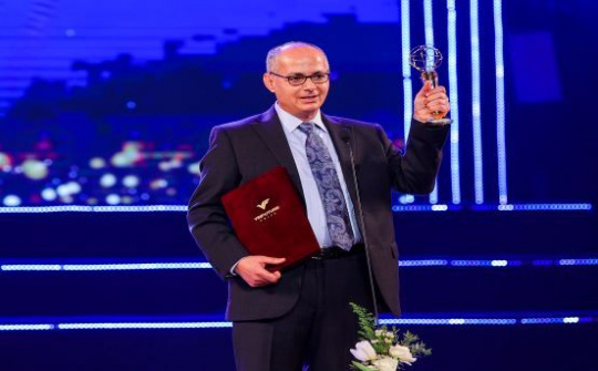 Cha đẻ “siêu vật liệu” lấy nước từ không khí: VinFuture là nguồn động lực lớn lao cho nhà khoa học