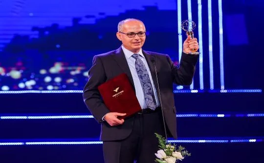 Cha đẻ “siêu vật liệu” lấy nước từ không khí: VinFuture là nguồn động lực lớn lao cho nhà khoa học