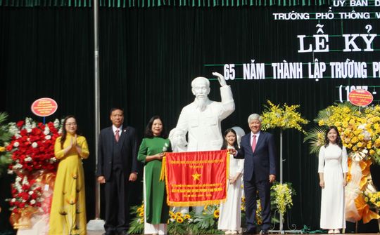 Trường Phổ thông Vùng cao Việt Bắc kỷ niệm 65 năm thành lập