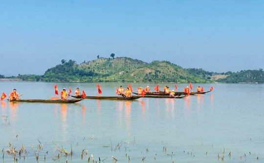 Gia Lai: Tổ chức Hội đua thuyền độc mộc trên sông Pô Cô lần thứ 3