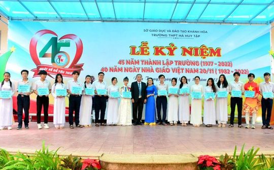 Trường THPT Hà Huy Tập (Khánh Hòa): 45 năm phát triển sự nghiệp “trồng người”