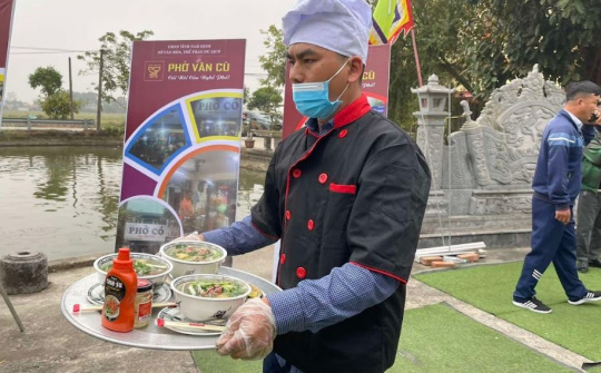 Tương ớt phở CHIN-SU thăng hoa vị phở trong không gian phở xưa