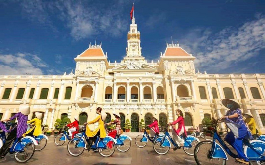 Xây dựng hệ giá trị quốc gia trong tương quan với hệ giá trị con người, giá trị gia đình, giá trị văn hóa, giá trị xã hội