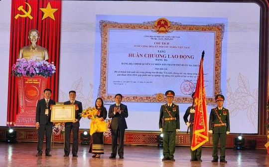 TP Buôn Ma Thuột hoàn thành xây dựng NTM và đón nhận Huân chương Lao động hạng Ba
