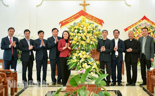 Lãnh đạo tỉnh Ninh Bình thăm và chúc mừng nhân dịp Lễ Giáng sinh năm 2022