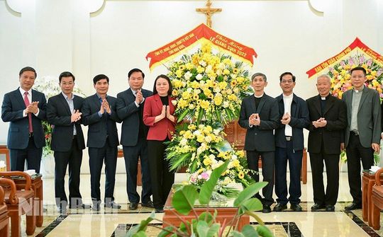 Lãnh đạo tỉnh Ninh Bình thăm và chúc mừng nhân dịp Lễ Giáng sinh năm 2022