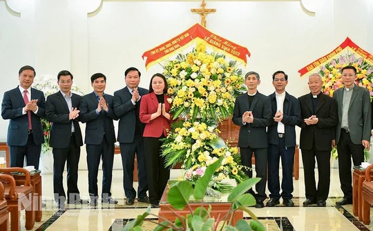 Lãnh đạo tỉnh Ninh Bình thăm và chúc mừng nhân dịp Lễ Giáng sinh năm 2022