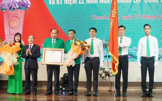 Mai Linh Thanh Hóa nhận Huân chương Lao động hạng Nhì của Chủ tịch nước