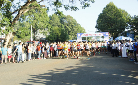 Gần 900 vận động viên dự Giải Vô địch quốc gia Việt dã leo núi “Chinh phục đỉnh cao Bà Rá”