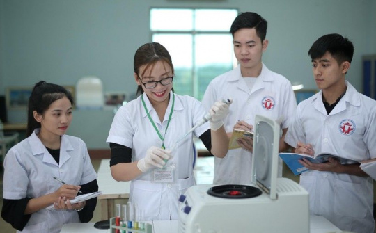 Hoạt động khoa học và công nghệ trong cơ sở giáo dục đại học