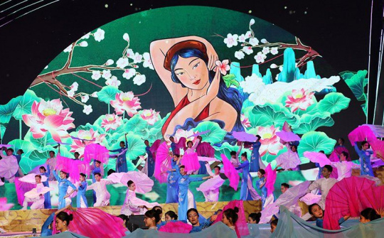 Trang trọng Lễ vinh danh và kỷ niệm 250 năm năm sinh, 200 năm năm mất của Nữ sĩ Hồ Xuân Hương