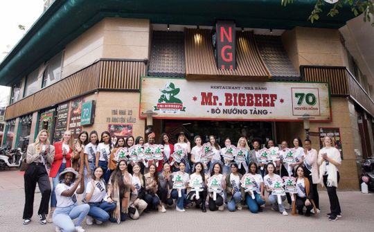 Dàn thí sinh Hoa hậu Du lịch thế giới 2022 khám phá Hà Nội