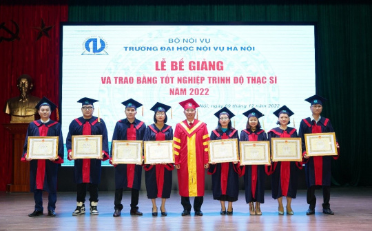 Trường Đại học Nội vụ Hà Nội long trọng tổ chức Lễ bế giảng, trao bằng Thạc sĩ năm 2022