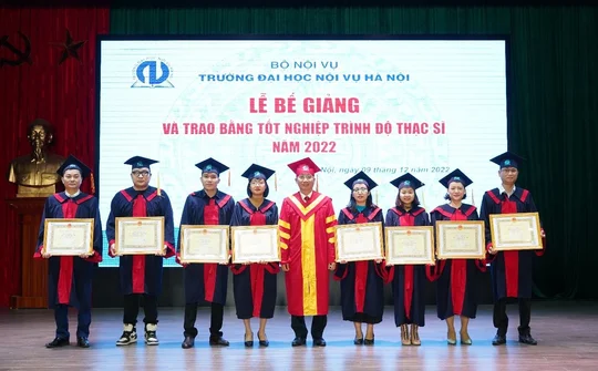 Trường Đại học Nội vụ Hà Nội long trọng tổ chức Lễ bế giảng, trao bằng Thạc sĩ năm 2022