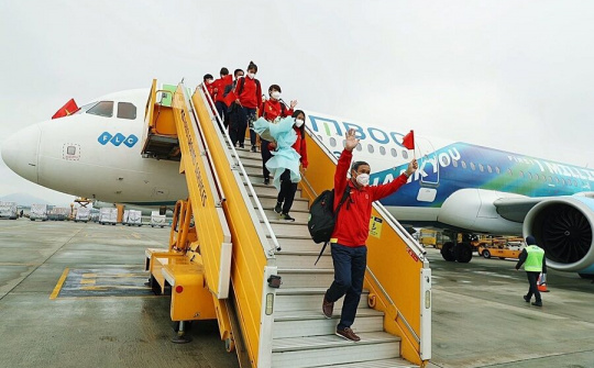 Bamboo Airways đưa Đội tuyển bóng đá nữ Việt Nam về nước
