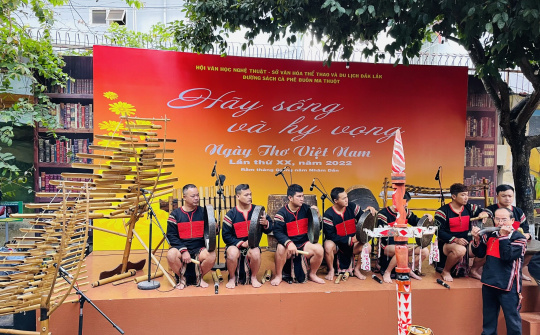 Ấn tượng với Chương trình Ngày thơ Việt Nam 2022 tại Đường sách cà phê Buôn Ma Thuột