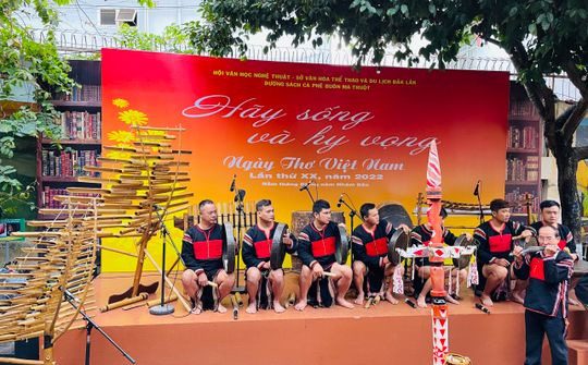 Ấn tượng với Chương trình Ngày thơ Việt Nam 2022 tại Đường sách cà phê Buôn Ma Thuột