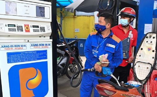Giá xăng tăng nhanh “chóng mặt”: Khó phục hồi nền kinh tế