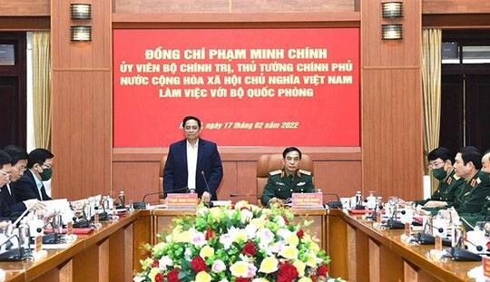 Thủ tướng Chính phủ làm việc với Bộ Quốc phòng