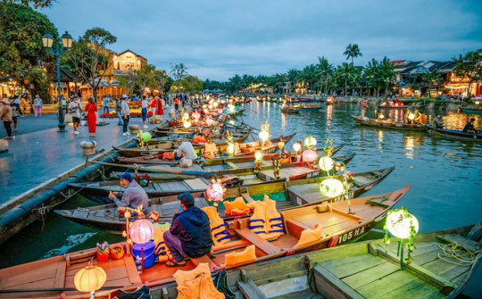 Gov't decides to reopen tourism from mid-March