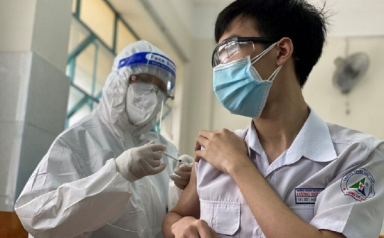 Thủ tướng yêu cầu nhanh chóng hoàn thành tiêm mũi 2 cho nhóm 12-18 tuổi