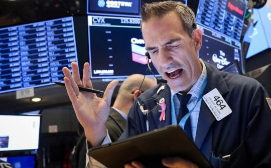 Chứng khoán Mỹ bất ngờ đảo chiều tăng mạnh bất chấp căng thẳng tại Ukraine