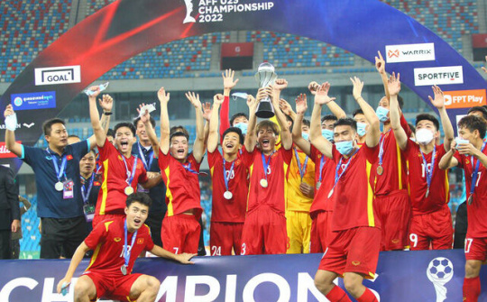 Thủ tướng chúc mừng chiến thắng ý nghĩa của Đội tuyển U23 Việt Nam