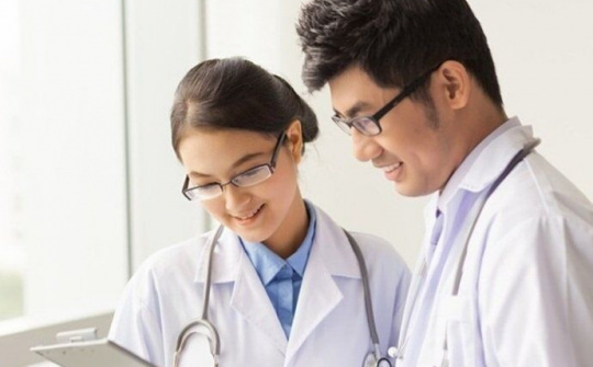 Màu áo blouse trắng mãi mãi là điểm tựa cho người dân