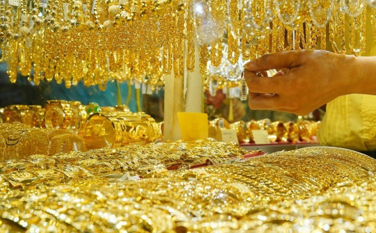 Sau kỳ nghỉ Tết, giá vàng lập đỉnh, vượt ngưỡng 63 triệu đồng/lượng