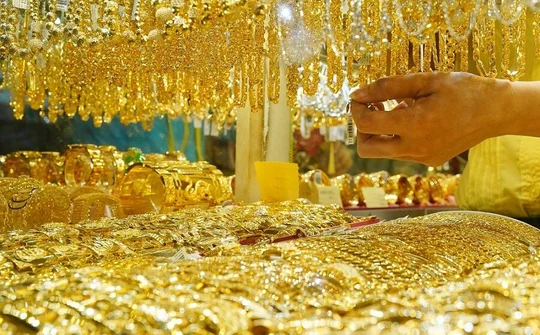Sau kỳ nghỉ Tết, giá vàng lập đỉnh, vượt ngưỡng 63 triệu đồng/lượng