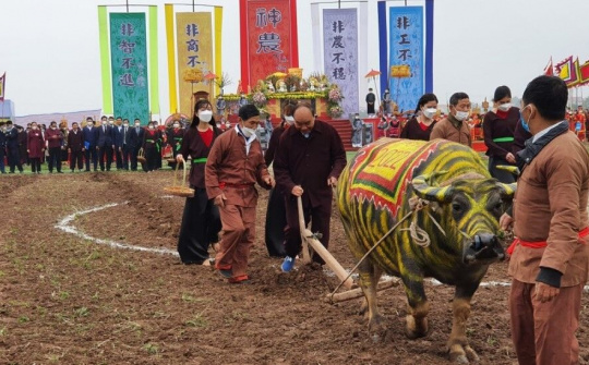 Lễ hội Tịch điền tại Hà Nam: Chủ tịch nước Nguyễn Xuân Phúc xuống đồng cày ruộng đầu năm mới