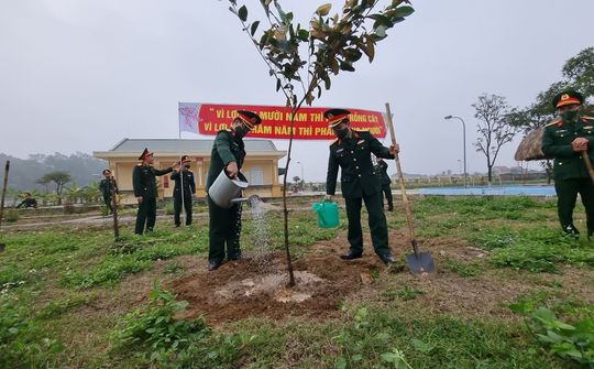 Thực hiện “Tết trồng cây” ở Cục Hậu Cần Quân Khu 4