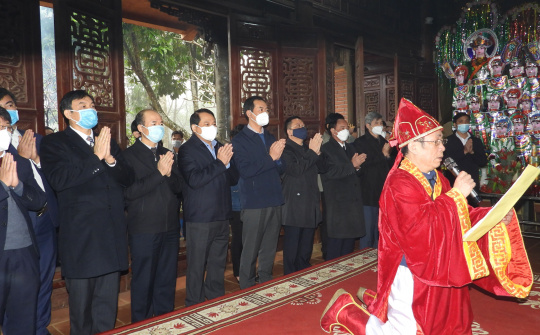 Thanh Hóa: Hành Lễ đầu năm, khai mở cửa trời tại Am Tiên