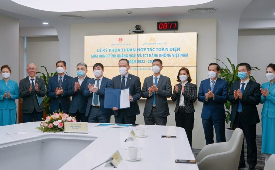 Vietnam Airlines ký kết thỏa thuận hợp tác toàn diện với Quảng Ngãi