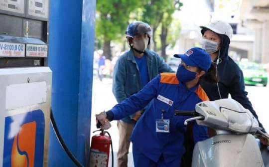 Bộ Công thương kiến nghị giảm 50% thuế bảo vệ môi trường với xăng dầu