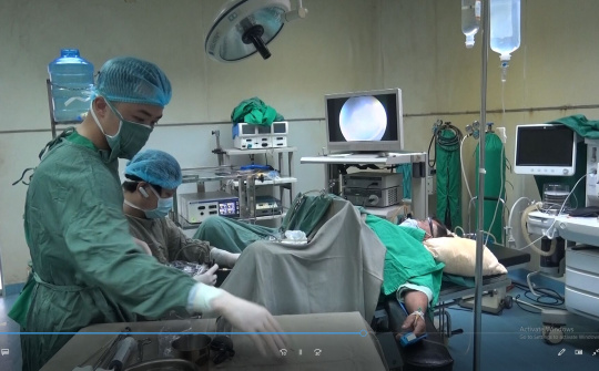 Bệnh viện Quân Y 4 áp dụng thành công phẫu thuật nội soi bốc hơi Plasma u phì đại tuyến tiền liệt