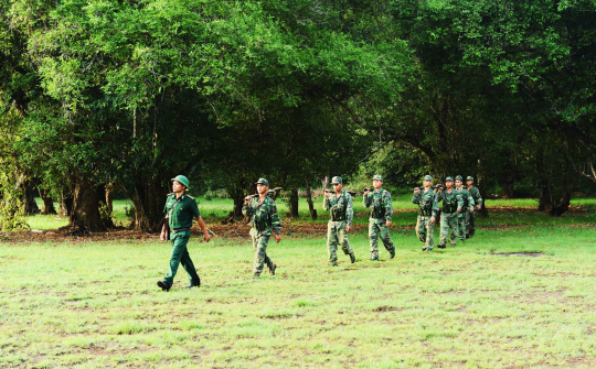  Biên phòng Kon Tum lan tỏa Chương trình "Nâng bước em tới trường"