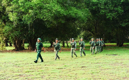  Biên phòng Kon Tum lan tỏa Chương trình "Nâng bước em tới trường"