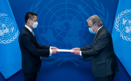 Tăng cường đào tạo, bồi dưỡng đội ngũ cán bộ đủ khả năng làm việc trong môi trường quốc tế