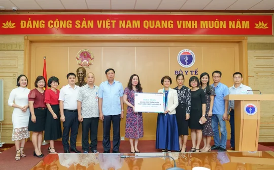 Sao Thái Dương ủng hộ hơn 150 tỷ chống dịch