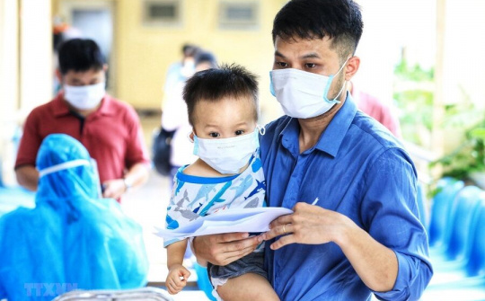 Liên hệ y tế khi xuất hiện triệu chứng này ở trẻ đang điều trị COVID-19 tại nhà