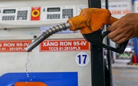 Giá xăng giảm hơn 600 đồng sau chuỗi 7 lần tăng liên tiếp