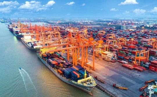 Từ ngày 01/04, TP.HCM bắt đầu thu phí hạ tầng cảng biển