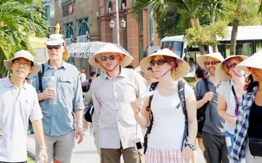Bộ Y tế đề nghị siết chặt quy định với khách quốc tế: Không nên phân biệt khách tây – khách ta